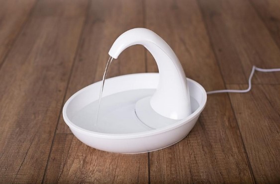 Fuente Pioneer Swan para gatos